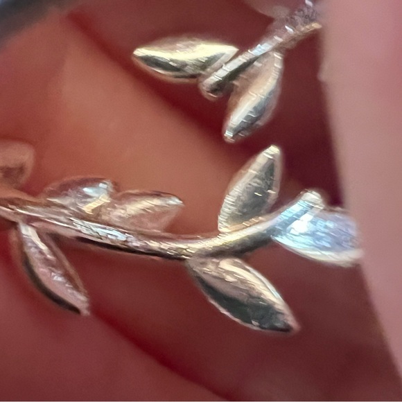 Tiffany & Co. Paloma Picasso®
Olive Leaf Bypass Ring Sterling Silver - Picture 6 of 8